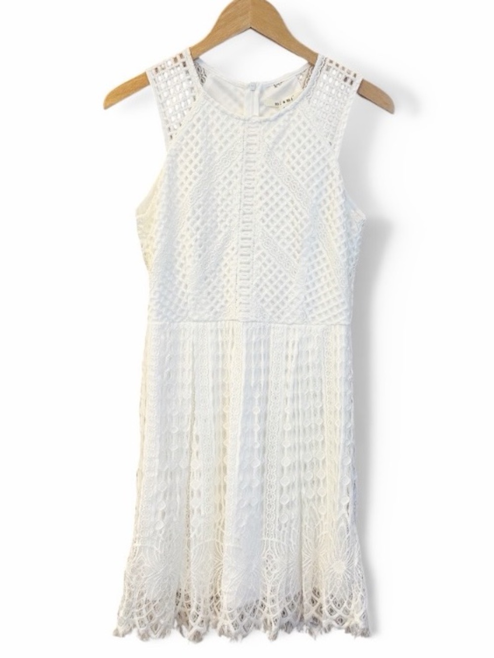 NWT Miami white Lace Sleeveless Dress Size medium